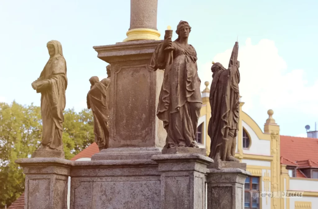 Podstavec mariánského sloupu ve Starém Plzenci - StarejPlzenec.cz