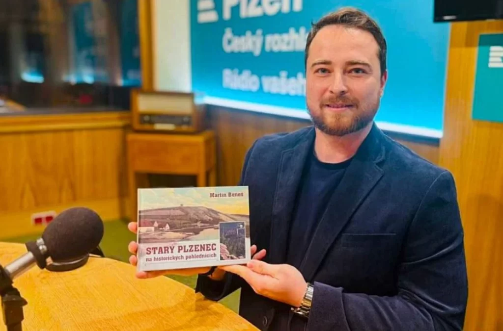 Martin Beneš s knihou na rozhovoru v Českém rozhlase Plzeň