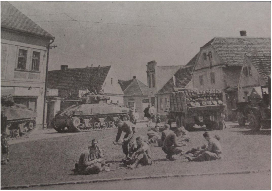 NEUMANN, Jiří, Americká armáda v Čechách, Praha 1991. (“Volné chvíle na Husově náměstí”)