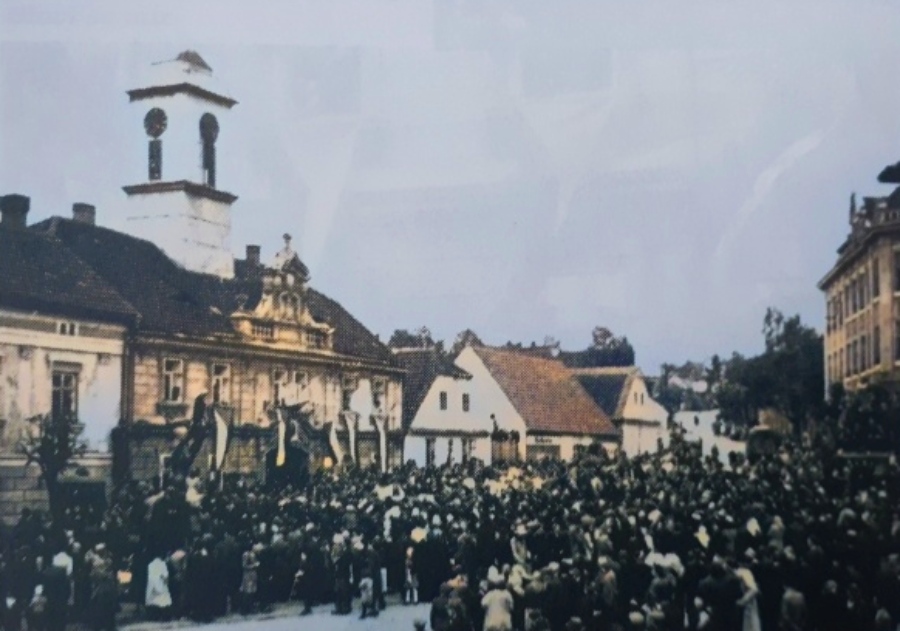 Osvobození Starého Plzence na náměstí u radnice