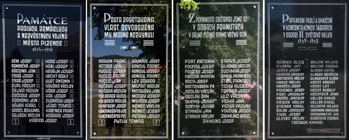 Desky na pomníku padlých na náměstí ve Starém Plzenci